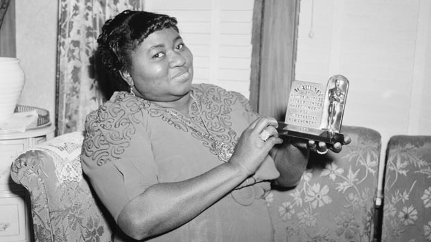 First African American Actress Hattie McDaniel becomes first African American actress to 