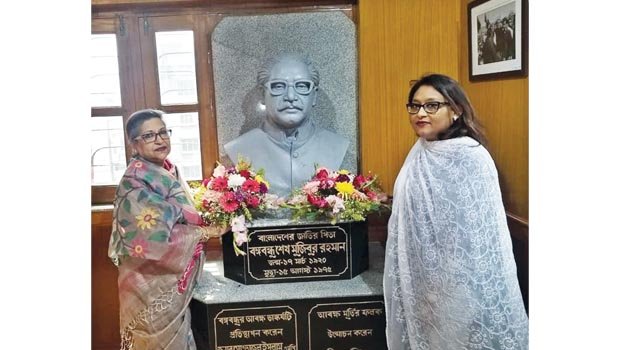 Sheikh Rehana, Saima pay homage to Bangabandhu at Baker Hostel in Kolkata