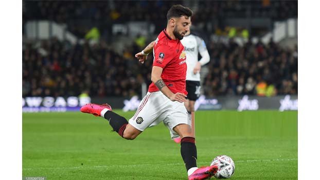 In form Fernandes set for  first Manchester derby