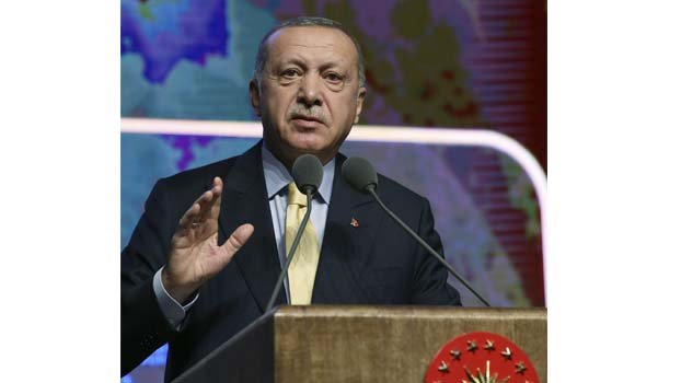 Erdogan orders   to stop migrants   crossing Aegean