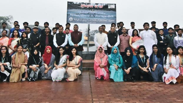 BSMRMU delegation visits historic  Suhrawardi Udyan