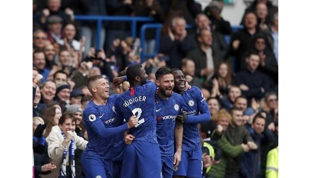 Chelsea crush Everton