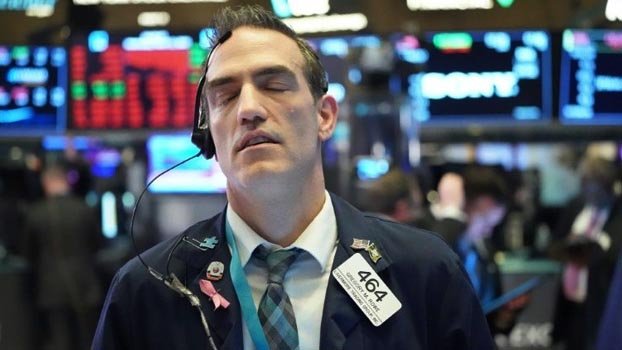 Stocks, crude   hammered as   Trump Europe ban fans recession fears