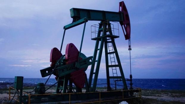 Oil prices fall around 6% after  Trump virus address