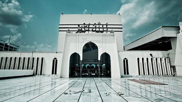 Imams urge devotees in khutba to remain alert to Covid-19