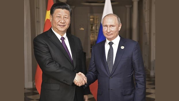 Xi, Putin discuss strengthening  cooperation on fighting COVID-19 