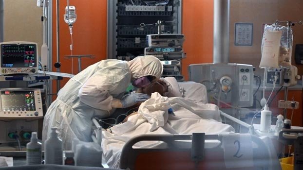 Coronavirus global death toll jumps to 18,895