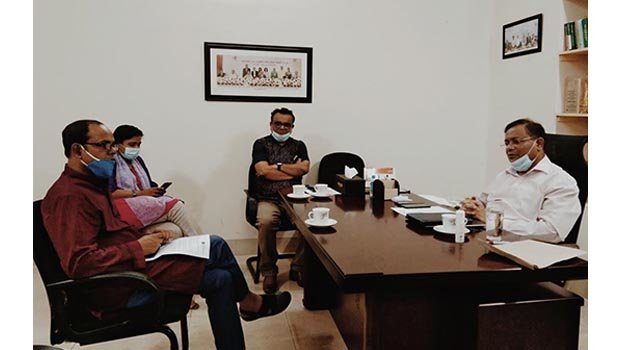 Hasan urges TV channel owners to ensue journalists’ health safety