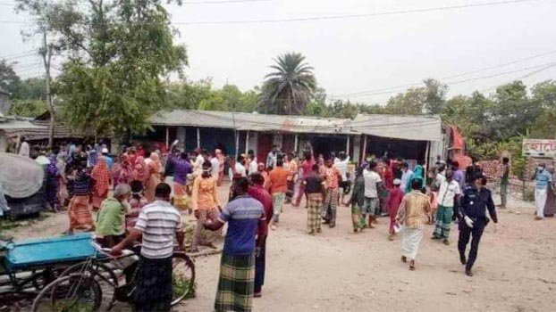 People stage demo for relief in Satkhira