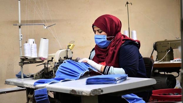 Syrian tailors making medical overalls