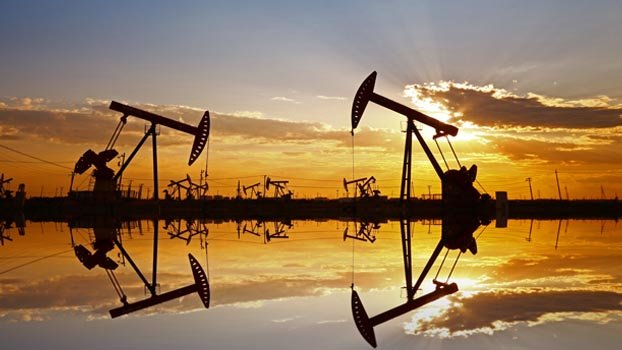 WTI oil slumps to lowest since 1986 at $10.34 a barrel