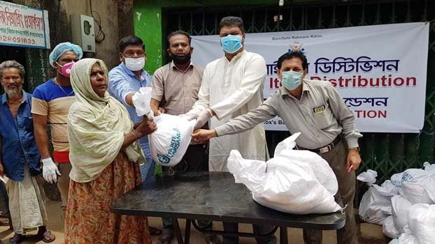 Poor families get food for Ramadan