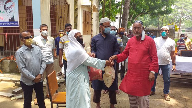 Iftar items distributed among Imams, Muazzins