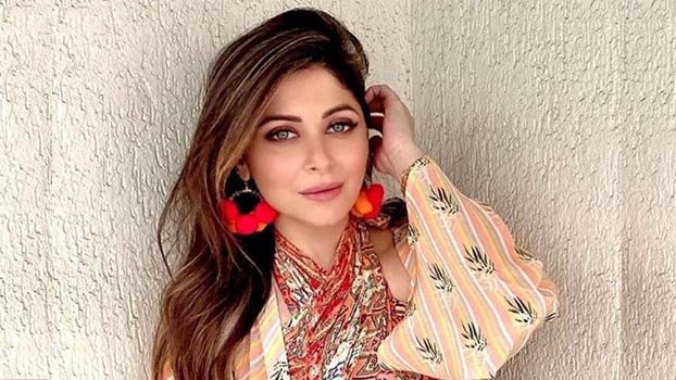 Kanika Kapoor offers  to donate plasma for  treating COVID-19 patients