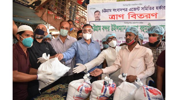 Ctg mayor distributes food items among hawkers