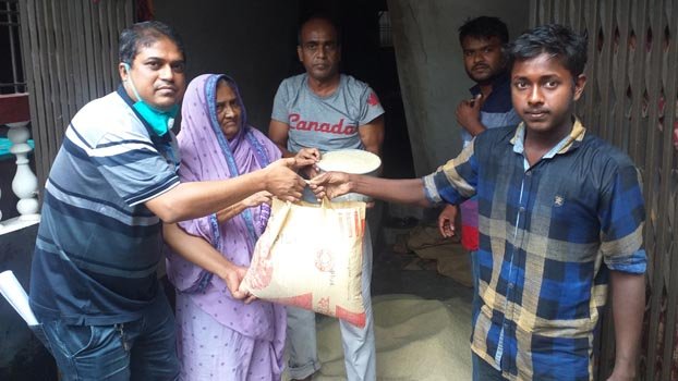 Sufia Kashem Foundation   distributes relief in Jhenaidah town
