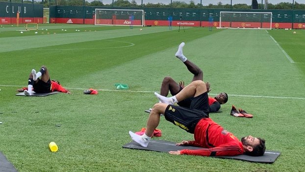 PL clubs vote to resume contact training