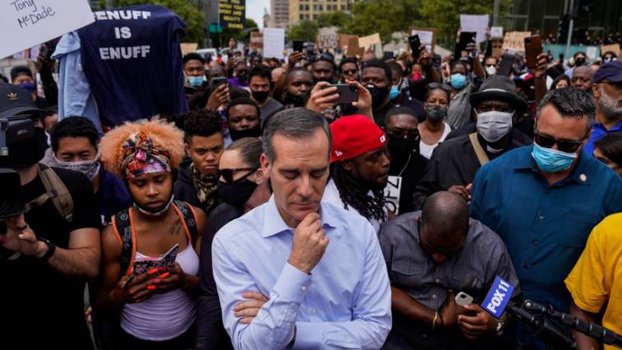 Los Angeles mayor takes knee  amid peaceful protests