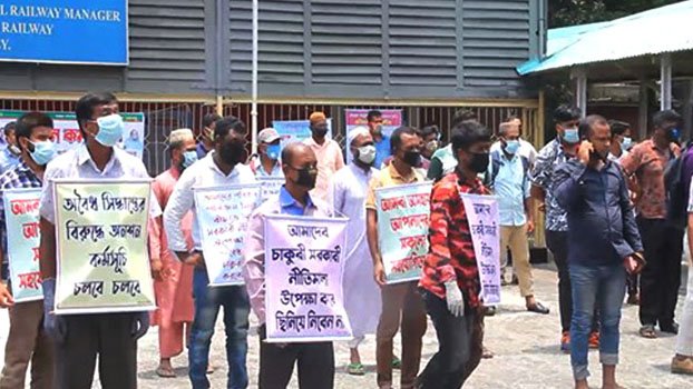 Railways fires 85 temporary gatemen in Pakshi