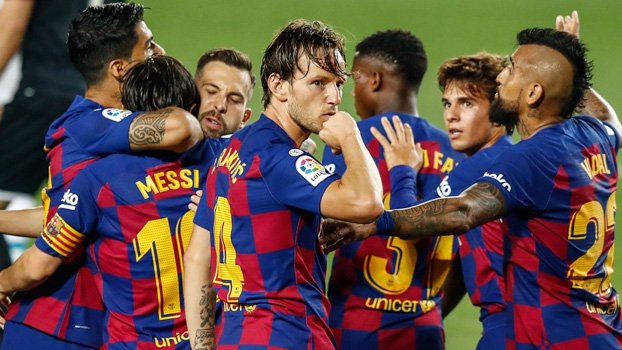 Barcelona grind out Bilbao win to put pressure back on Madrid
