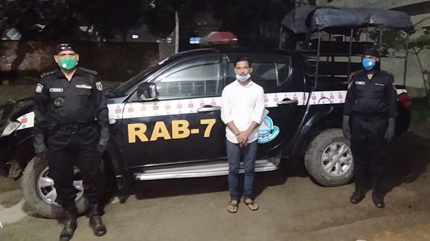 Youth held with liquor in Feni