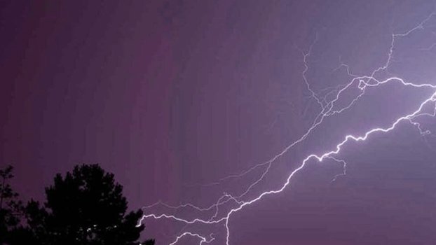 Thunderbolt   kills seven in four   northern districts