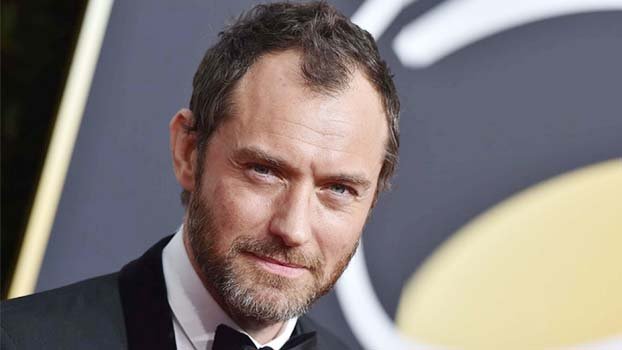 Jude Law in talks to be Captain Hook