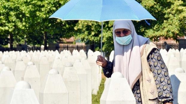 Bosnia Muslims mourn Srebrenica massacre