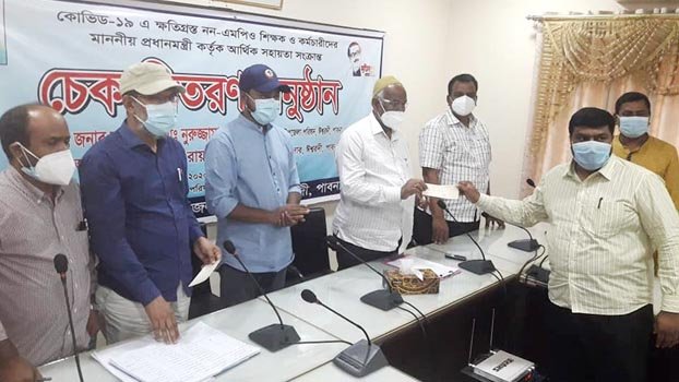 133 non-MPO teachers, staff get financial  assistance of Tk 6 lakh