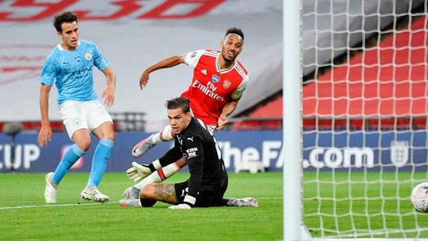 Arsenal stun Man City to reach FA Cup final