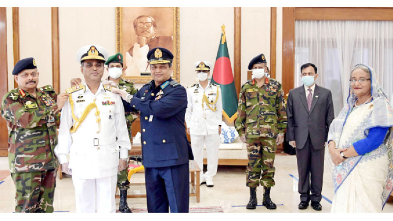 New Navy Chief adorned with vice-admiral rank badge - Bangladesh Post