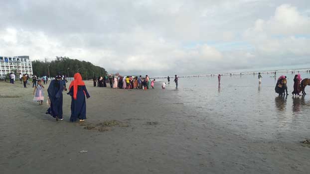 Locals, tourists begin roaming around sea beach - Bangladesh Post