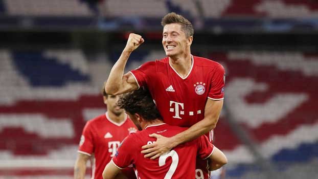 Lewandowski dazzles as Bayern crush Chelsea to reach last eight