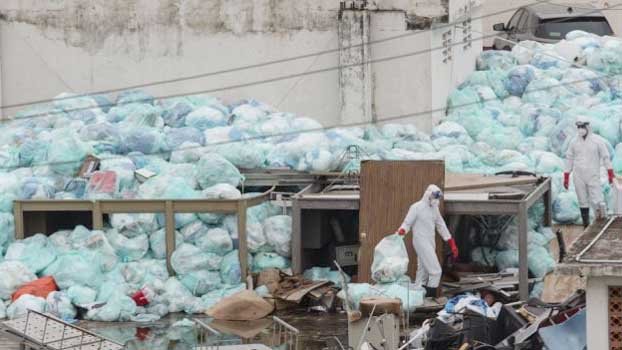 Complaints as medical waste piles up outside Mexico hospital