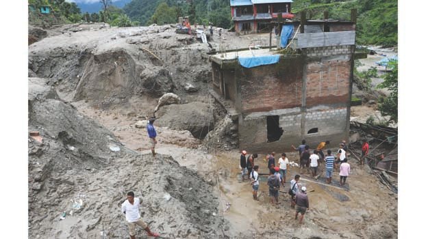 Massive landslide kills 18 Nepal 