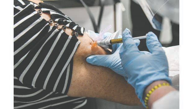 Volunteers flock to vaccine trials in US virus hotspot