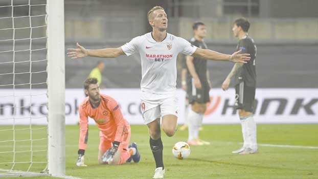 Sevilla stun wasteful Man Utd to reach Europa League final
