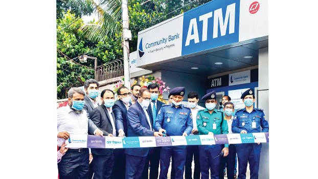 Community bank opens school banking booth