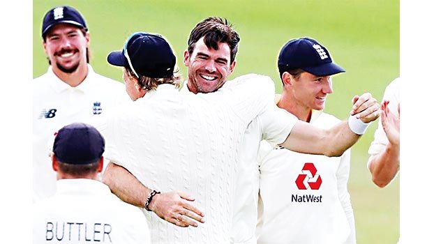 Anderson celebrates 600th Test wicket as England draw with Pakistan