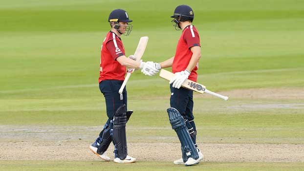 Morgan leads England to victory in record chase v Pakistan