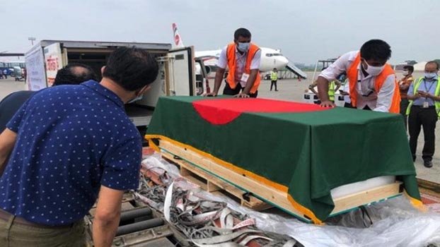 CR Dutta’s body arrives in Dhaka