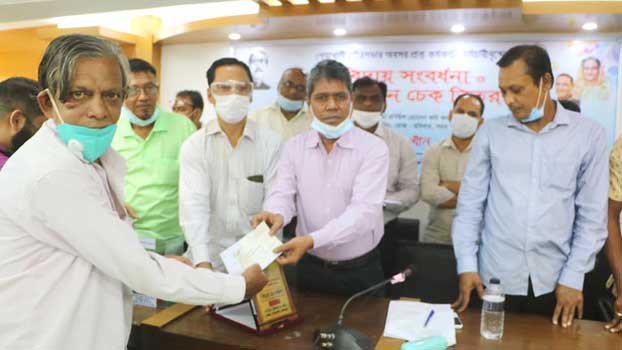 Retired Noakhali municipal  officials get farewell reception 