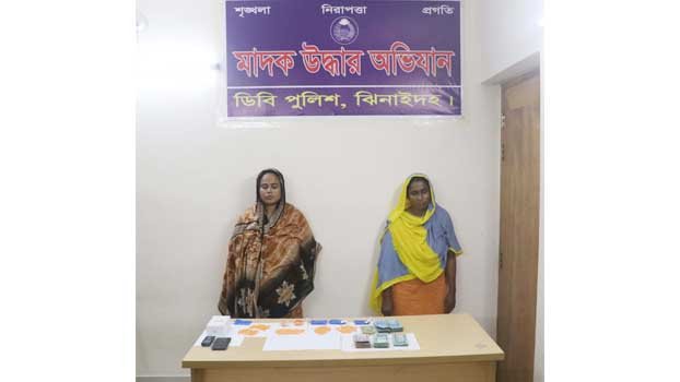 4 including 2 women  held with drugs, cash