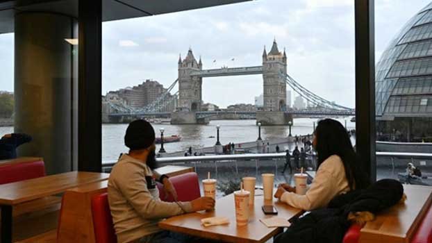 UK businesses face  ‘devastating’ new lockdown