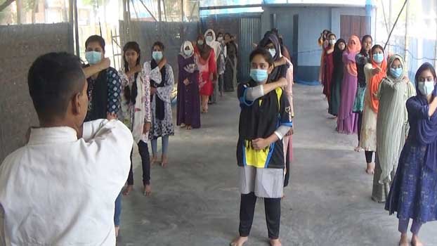 Women train for self-defence