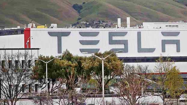 Tesla’s stock market value accelerates past $500b