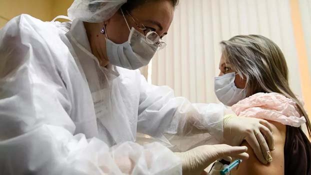 Moscow starts vaccinating vulnerable workers
