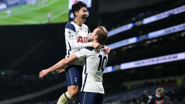 Spurs back on top, Liverpool smash Wolves