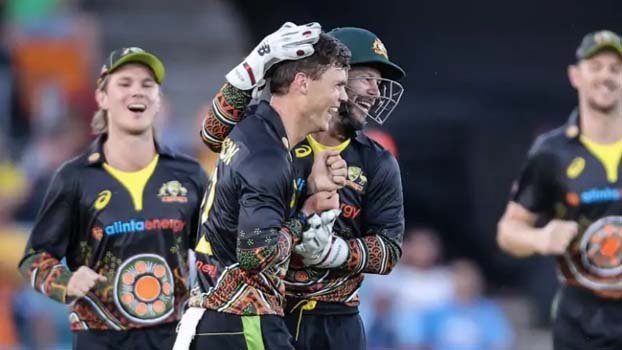 Aussies avoid T20 whitewash 