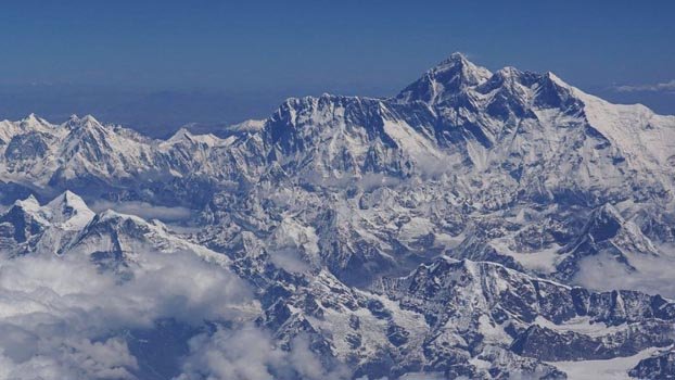 Everest ‘grows’ as China, Nepal agree new height